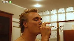 Celebrity Lea Josefine Gregersen keeps her pussy natural