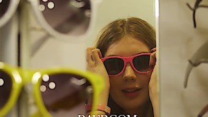 Russian hipster babe loves the Yankee cock