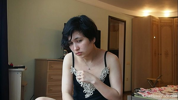 Bored camgirl waiting to have fun