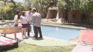 Jennifer plays minigolf: Part 1