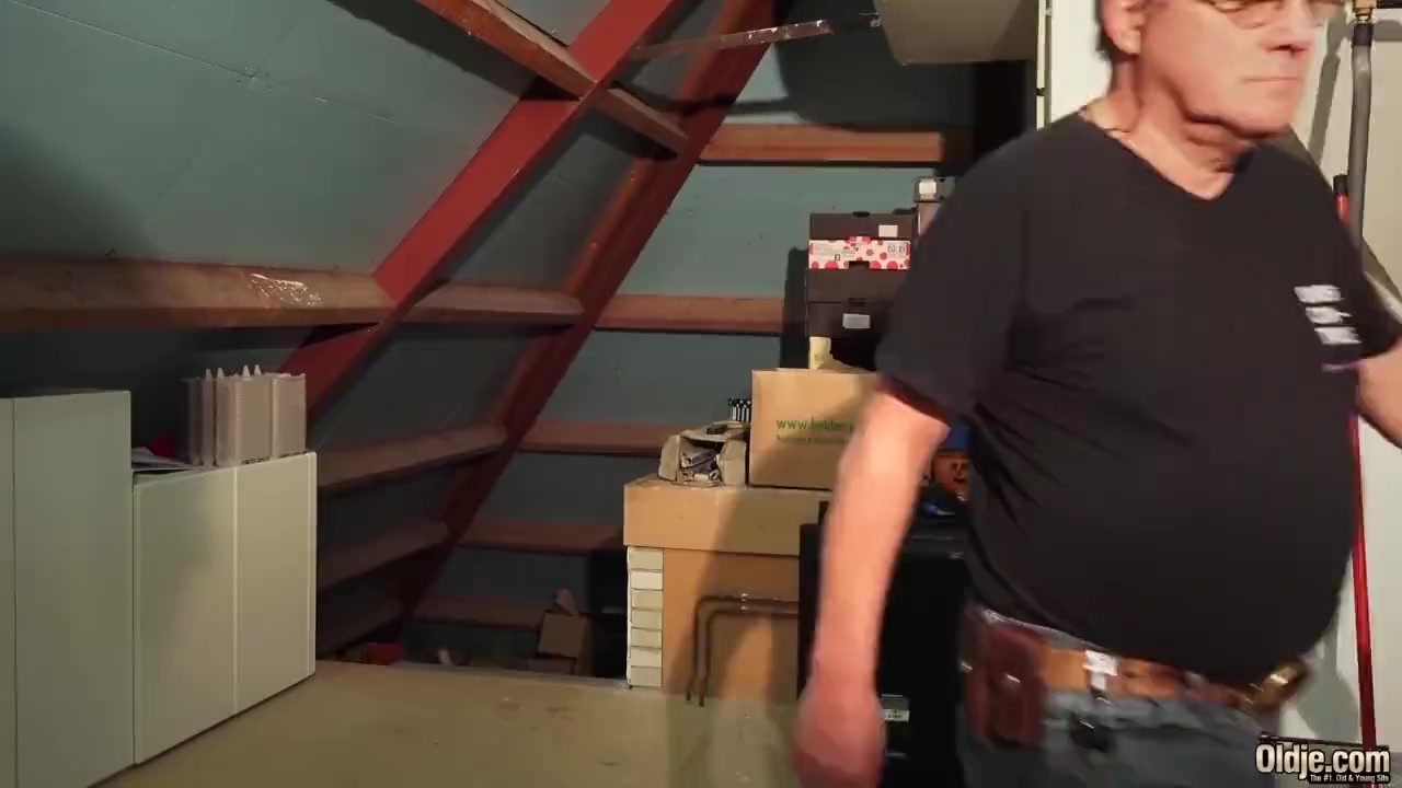 My step sister looks for daddy love has sex with old man repairman pussy