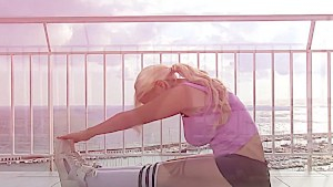 Latina with big titties gets a load in her mouth