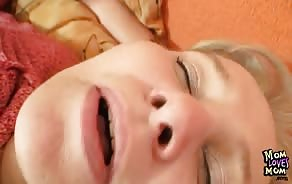 Mature lesnian sluts enjoys double fucking