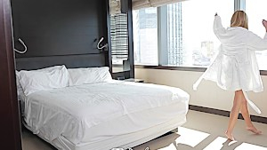 Tanned MILF Subil Arch gets crempied