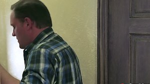 Cheerleader stepdaughter knows what daddy likes