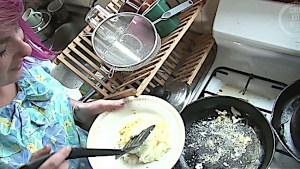 Aussie gets frisky with her all natural pussy