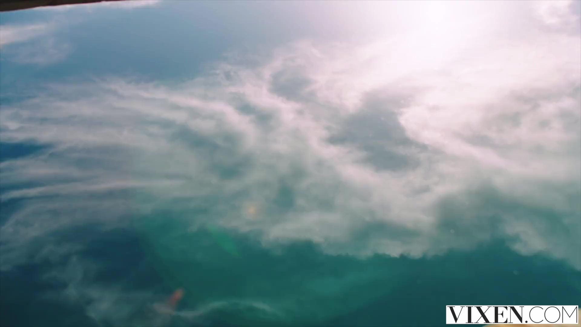 Фигуристая дамочка сквиртует