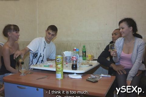 Лесбиянки трахаются посреди дороги