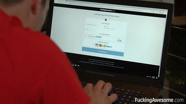 kristina-Woodman piss