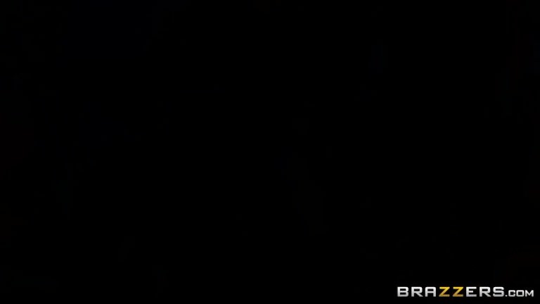 Kendra Lust Mommy Got Boobs Garden Ho 16.08.2012