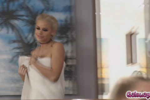 Любит сосать, но не глотать