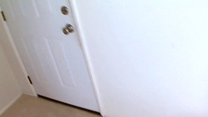 Секс втроем с горячими телками в офисе