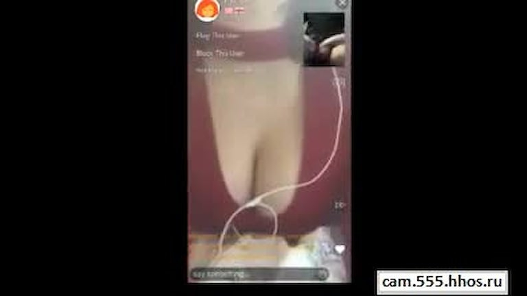 Худой хлопец занимается групповухой с двумя бабенками в медкабинете