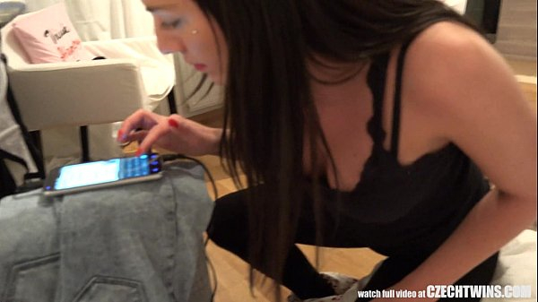 Долблю свой карий глаз