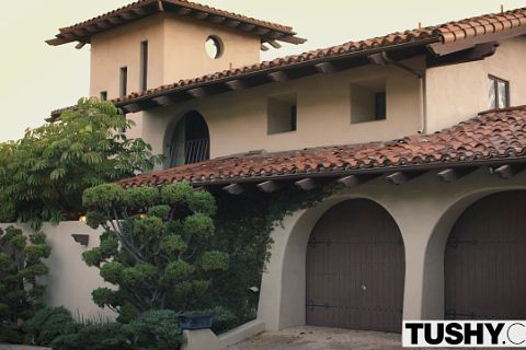 Alexis Monroe трахается с двумя мужиками