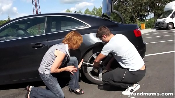 девушка с синим вибратором