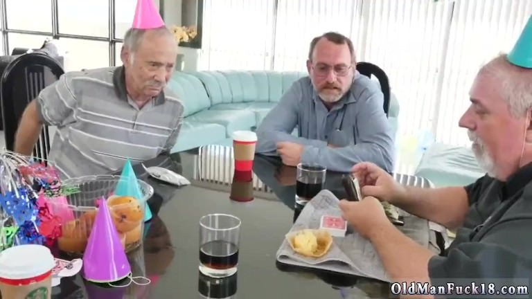 Della & Loreen - Kissing Her Lips