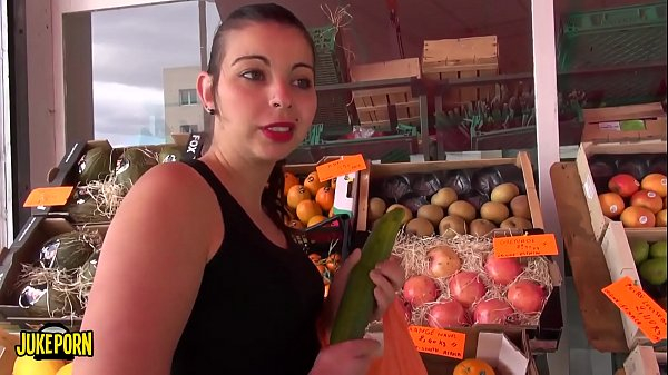 Теребит свою мохнаточку