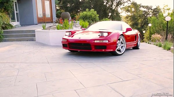 В пляжной кабинке