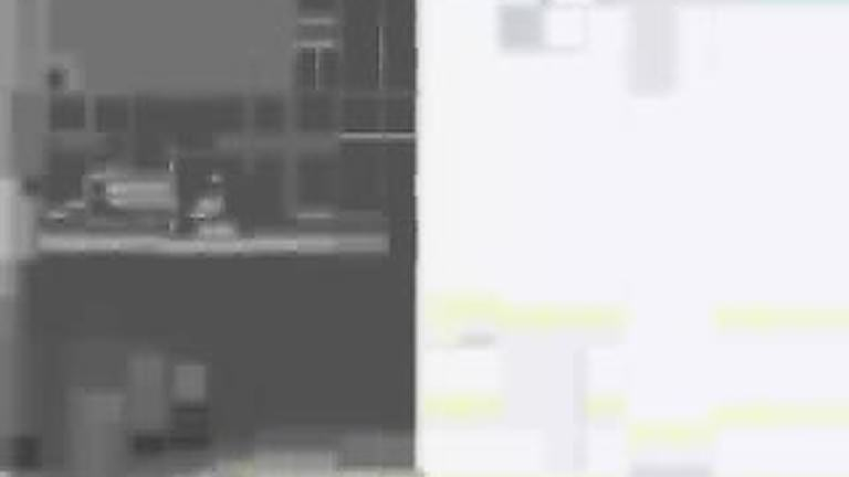 Мужик с полметровым страпоном