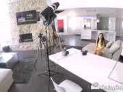 Татуированную сучку незамедлительно нужно трахнуть