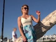 Пришла в салон не за массажем