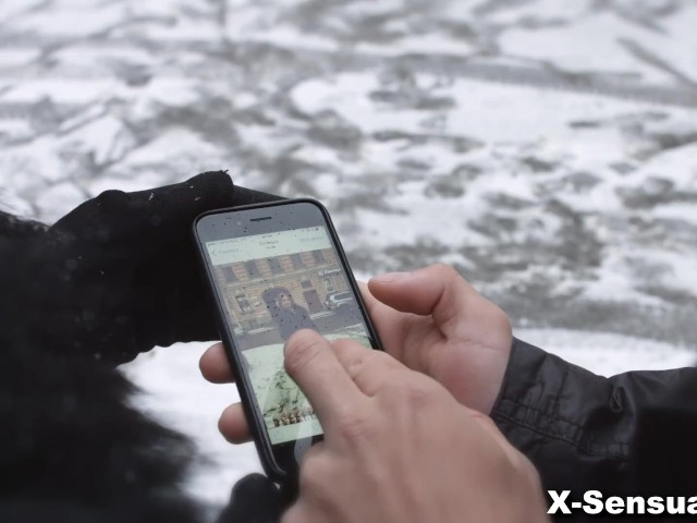 Любительница брюнетка с сиськами