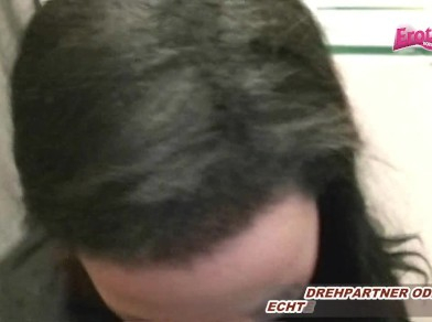 Секс возле сарая